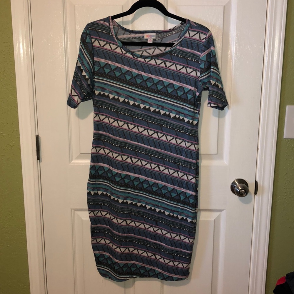 LuLaRoe Julia Dress Size M, Asymetric Geo Pattern